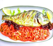 Дорадо со свежими томатами