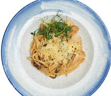 Лингвини с курицей и грибами в сливочном соусе