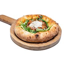 Пиццетта с тартаром из лосося и рикоттой