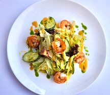 Салат с креветками и соусом моретти