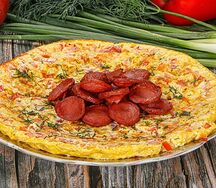 Омлет с сосисками