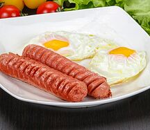 Яичница с сосисками