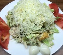 Салат Цезарь с курицей
