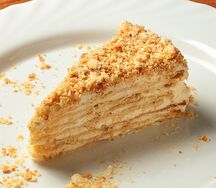 Торт Наполеон (кусок)