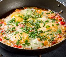 Менеме с помидорами