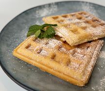 Бельгийские вафли классические с сахарной пудрой