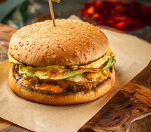 Бургер с вишневым соусом