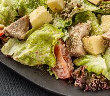 Салат из телятины с запеченным картофелем и вешенками