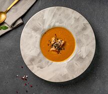 Тыквенный крем-суп с тигровыми креветками