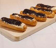 Набор эклеров с масляно-ванильным кремом