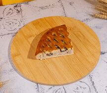 Четверть пирога с курицей и грибами