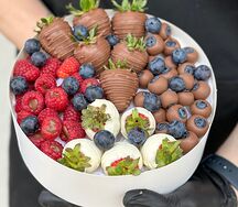 Набор ягод в шоколаде