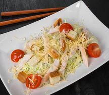 Салат Цезарь с курицей 