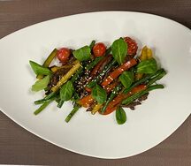 Салат с говяжьей вырезкой и зелёной фасолью