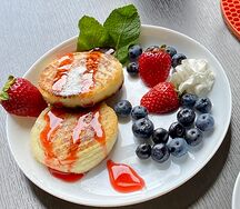 Сырники с клубничным джемом