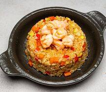 Жареный рис с креветками