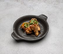 Куриные крылья в сладком соусе Чили