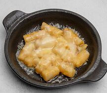 Рисовые палочки в сырном соусе