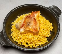 Запеченный окунь с птитимом