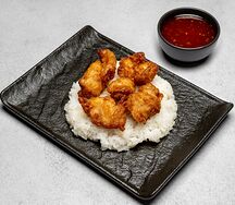 Куриное филе в кляре с рисом и кисло-сладким соусом