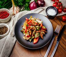 Теплый салат с телятиной