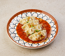 Гедза с курицей и кунжутным соусом