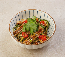 Спаржа фучжу с соломкой огурца