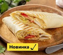 Ролл с хумусом и курицей