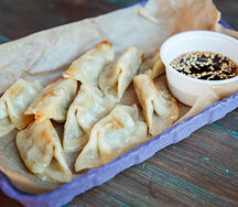 Пельмени гёдза с курицей и овощами