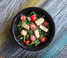 Грин-салат с домашним сыром тофу