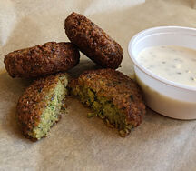 Фалафель с чесночным соусом