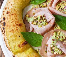 Мортаделла с домашним песто из фисташек