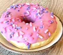 Вкусные пончики-донатс Лесные ягоды