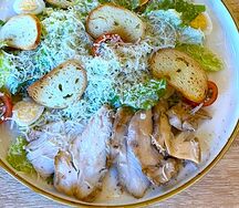 Салат Цезарь с курицей