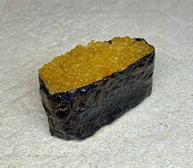 Гункан с икрой щуки