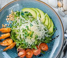 Рукола с креветками