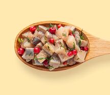Сельдь с брусникой
