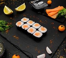 Ролл с лососем