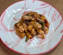 Токпокки с курицей в кисло-сладком соусе
