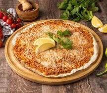 Ламаджо с сыром