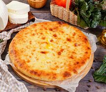 Пирог с сыром и свекольной ботвой