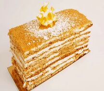 Пирожное "Медовик"