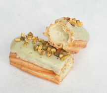 Эклер фисташковый