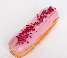 Эклер малиновый