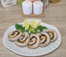 Рулет куриный с курагой, черносливом и омлетом