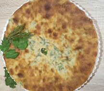 Осетинский пирог с зеленью и сыром