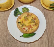 Киш с ветчиной, брокколи, болгарским перцем