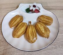 Пирожное Эклер мини со сливками и сгущенкой