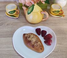 Пирожок с клубникой