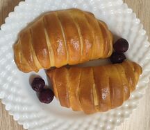 Пирожок с вишней